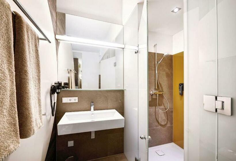 اتاق استاندارد یک نفره, Eee Hotel Traun