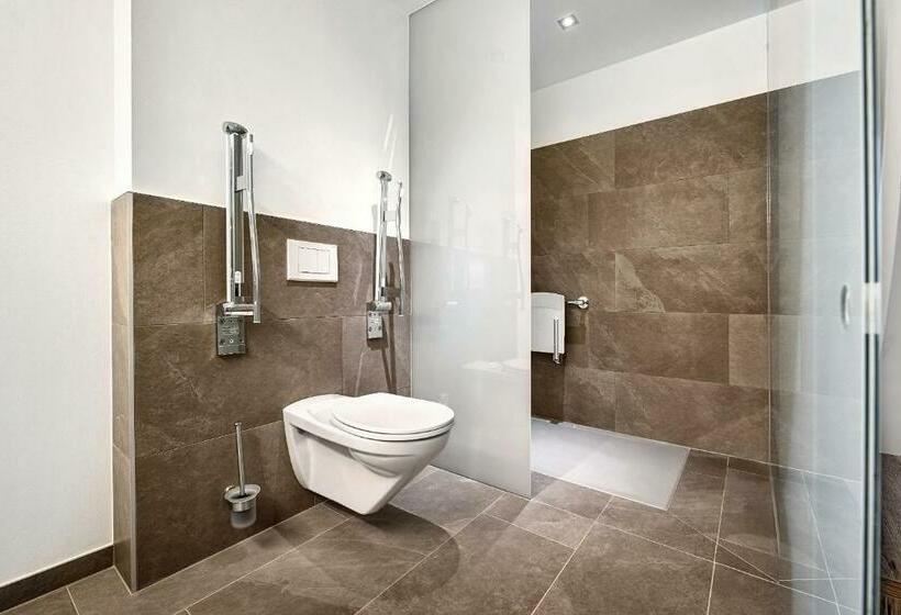 غرفة قياسية لذوى الاحتياجات الخاصة, Eee Hotel Traun