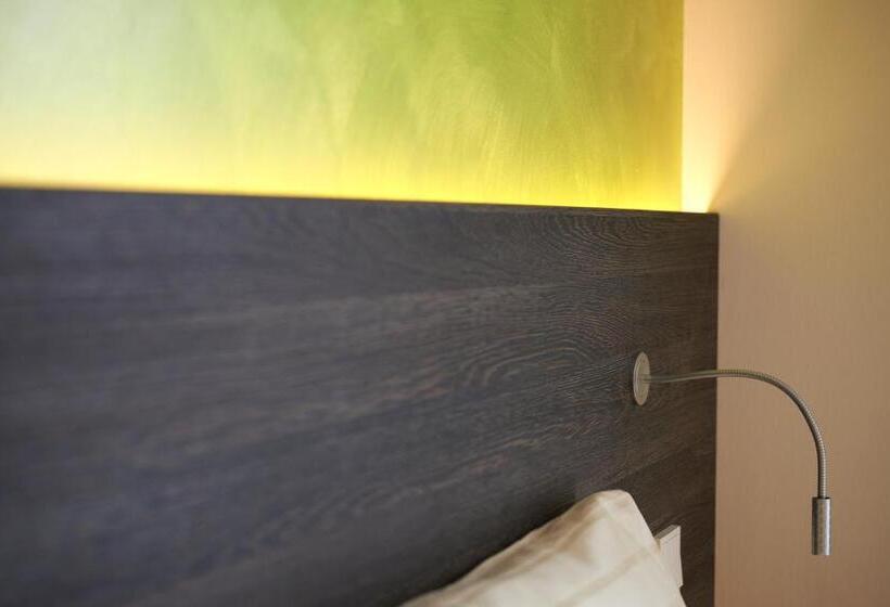 غرفة قياسية فردية, Eee Hotel Traun