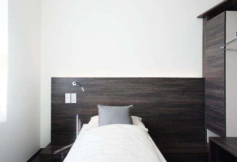 اتاق استاندارد یک نفره, Eee Hotel Traun
