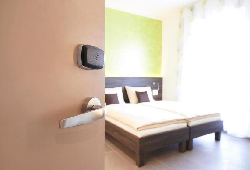 اتاق استاندارد برای معلولان, Eee Hotel Traun