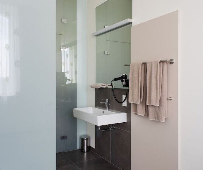 اتاق استاندارد, Eee Hotel Traun