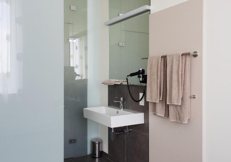 غرفة قياسية فردية, Eee Hotel Traun