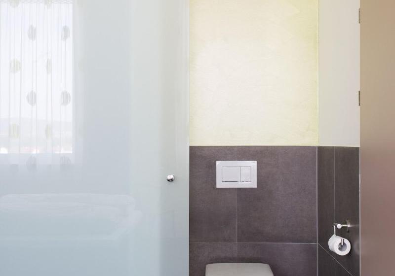 اتاق استاندارد یک نفره, Eee Hotel Traun