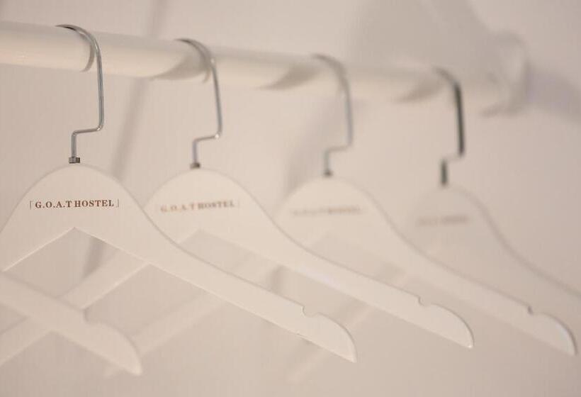 سوئیت با بالکن, G.o.a.t Hostel