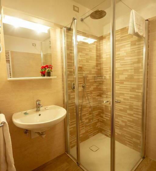 غرفة قياسية رباعية, Stella Alpina