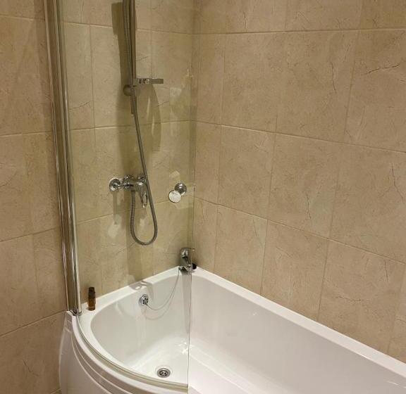 标准间, The Tudor