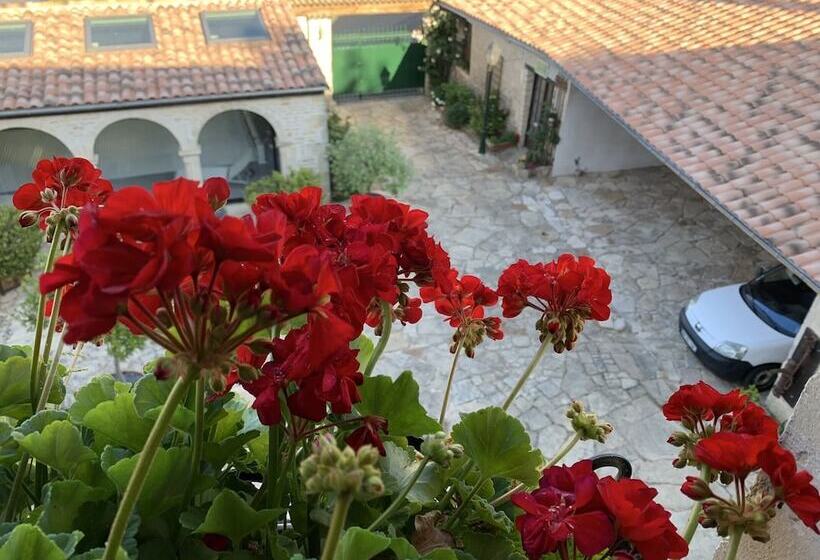 غرفة قياسية, Logis De La Roche Niort Chauray