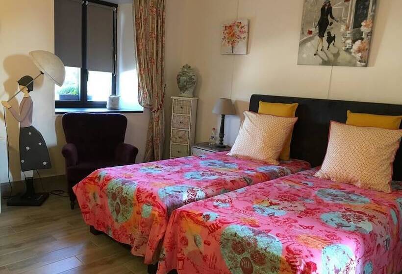 Номер Стандарт, Logis De La Roche  Niort  Chauray