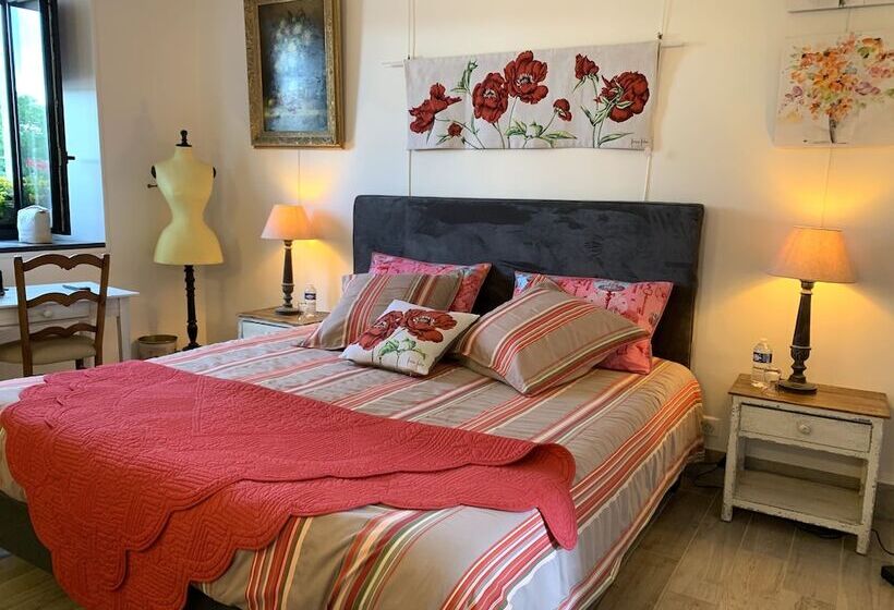 Номер Стандарт, Logis De La Roche  Niort  Chauray