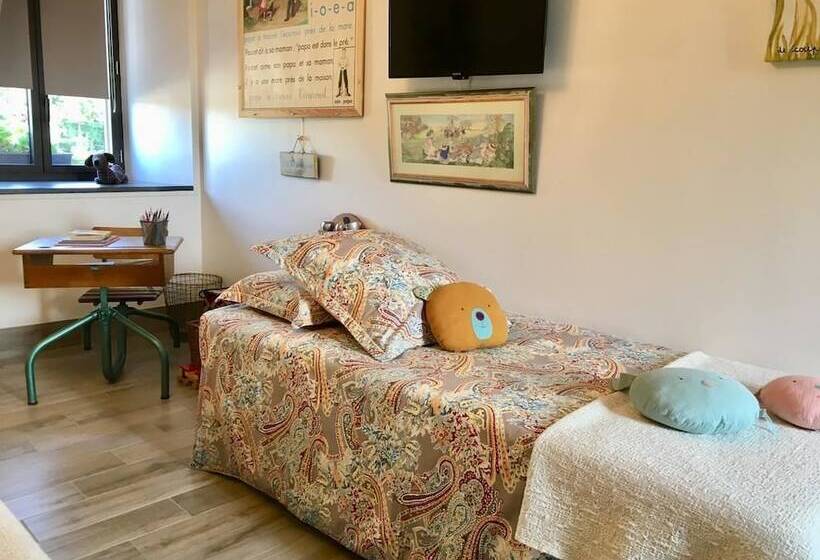 Семейный Номер, Logis De La Roche  Niort  Chauray