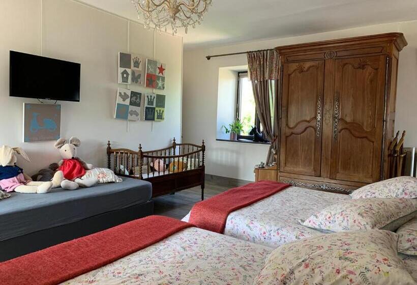Семейный Номер, Logis De La Roche  Niort  Chauray