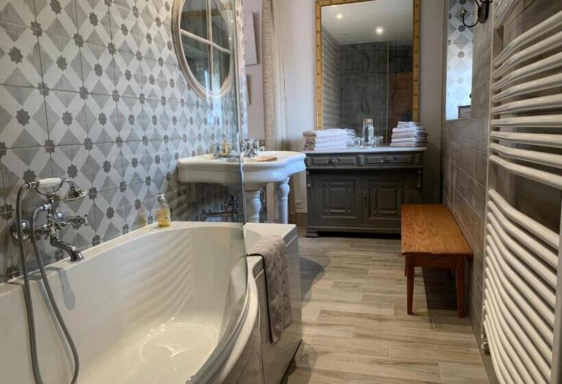 Семейный Номер, Logis De La Roche  Niort  Chauray