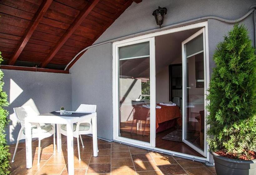 اتاق استاندارد با چشم‌انداز باغ, Vila Mila Riverside Apartments