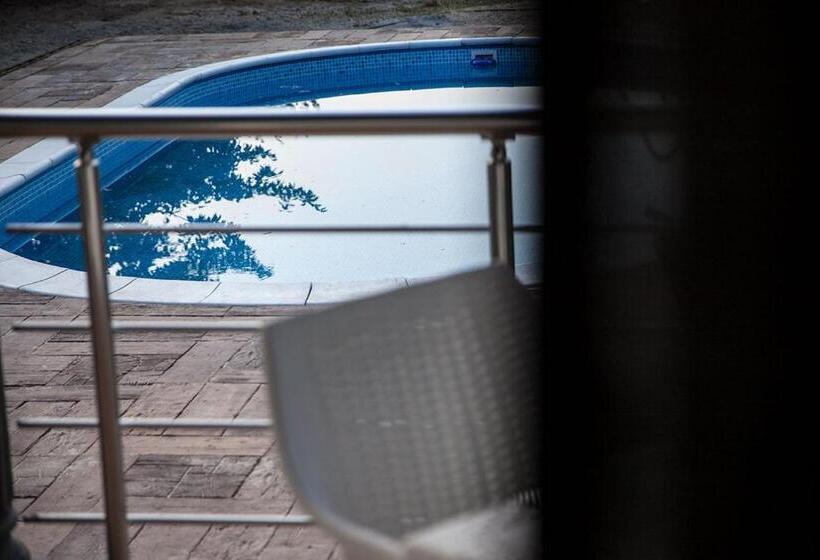 اتاق لوکس خانوادگی, Vila Mila Riverside Apartments