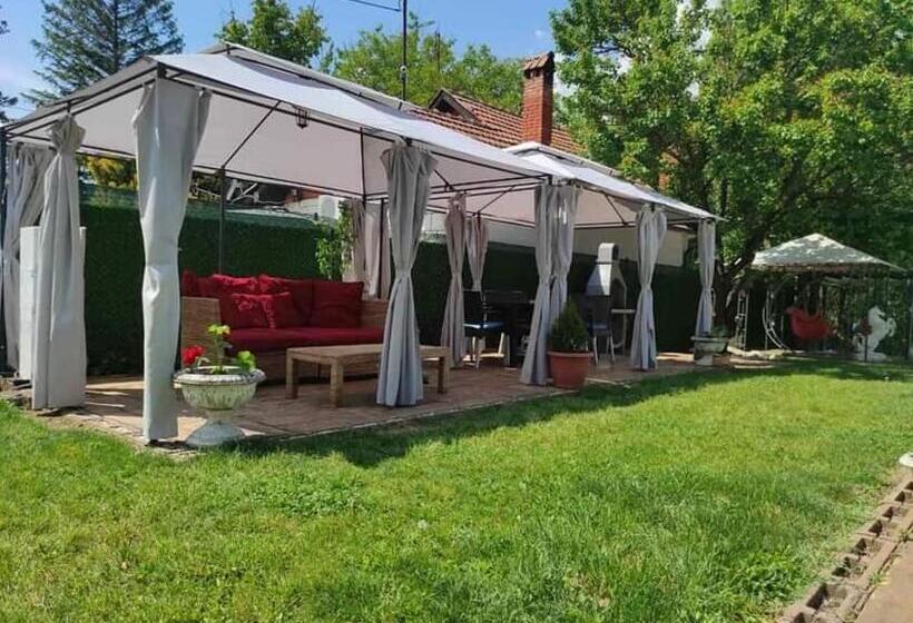 اتاق لوکس, Vila Mila Riverside Apartments