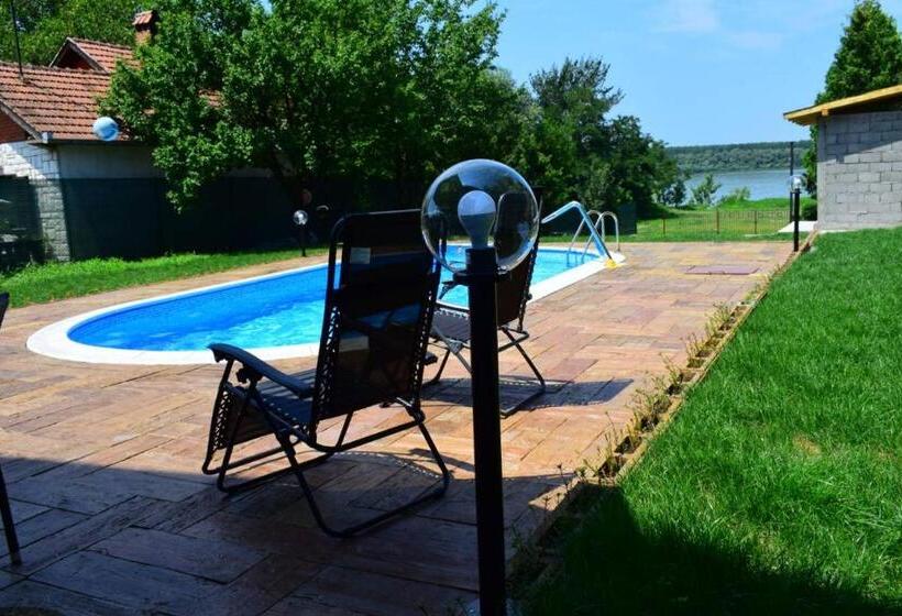 اتاق لوکس خانوادگی, Vila Mila Riverside Apartments