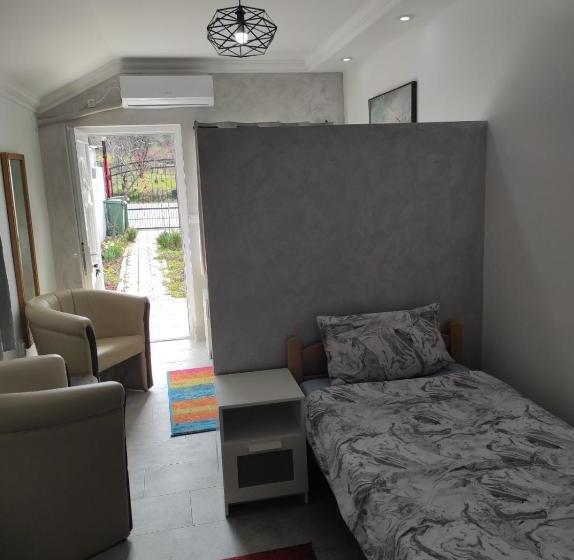 اتاق استاندارد با چشم‌انداز باغ, Vila Mila Riverside Apartments