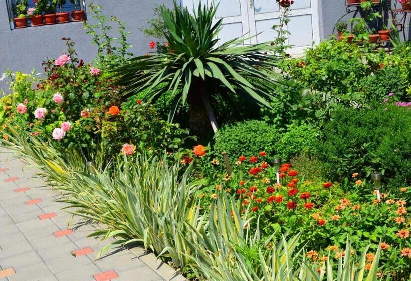 اتاق استاندارد با چشم‌انداز باغ, Vila Mila Riverside Apartments