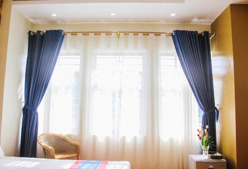 اتاق اکونومی, Ahoj Guest House