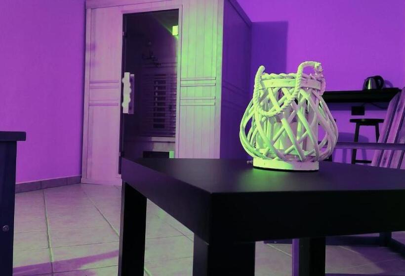 جناح, Karingo House