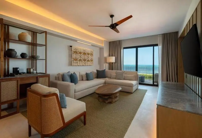 キングサイズベッドのスイートルーム, Grand Hyatt Cancun Beach Resort