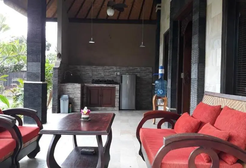 デラックスバンガロー, Tegal Sari