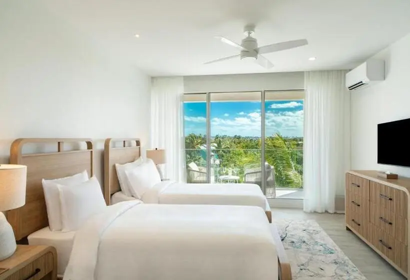 سوییت جونیور با بالکن, Ellipse Resort Grace Bay