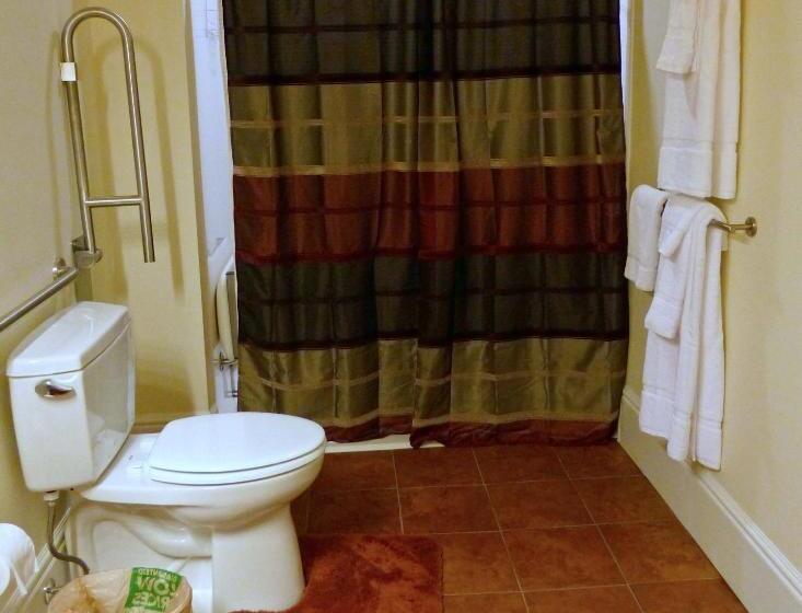 身障者適用スタンダードルーム, Davis Square Inn