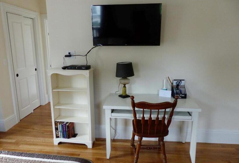 バルコニー付スタンダード４ベッドルーム, Davis Square Inn