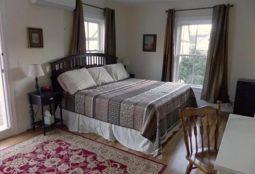اتاق استاندارد چهارنفره با بالکن, Davis Square Inn