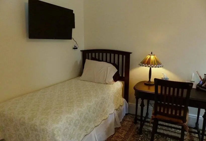 اتاق لوکس سه تخته, Davis Square Inn