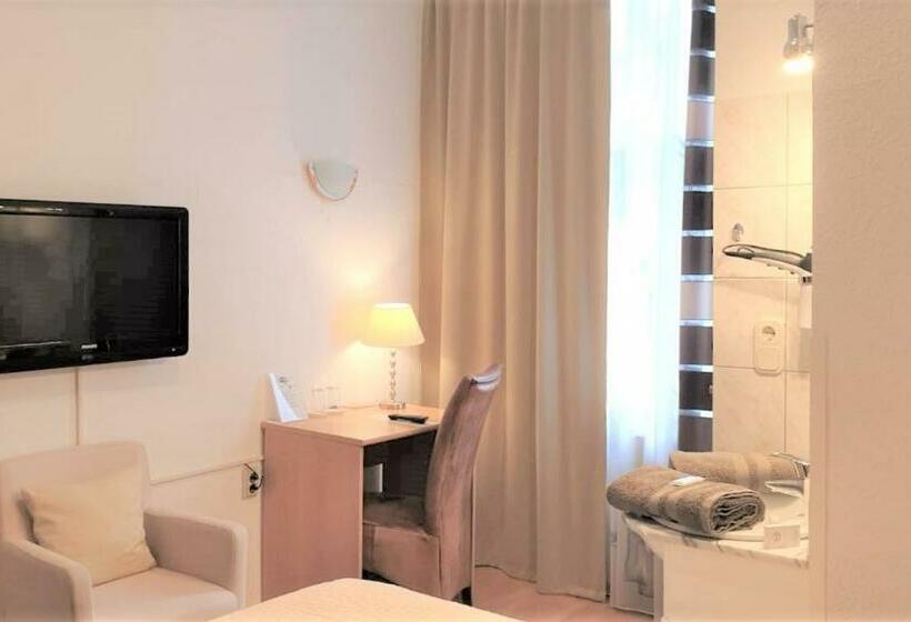 스탠다드 룸, Antoni