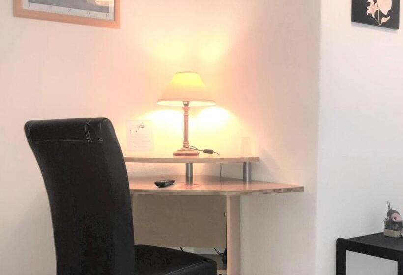 스탠다드 싱글 룸, Antoni