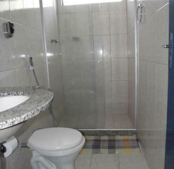 Standard Værelse, Miguel Pereira