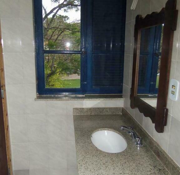 Standard Værelse, Miguel Pereira