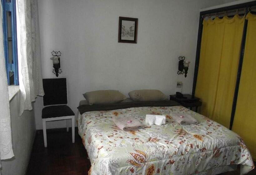 Standard Værelse, Miguel Pereira