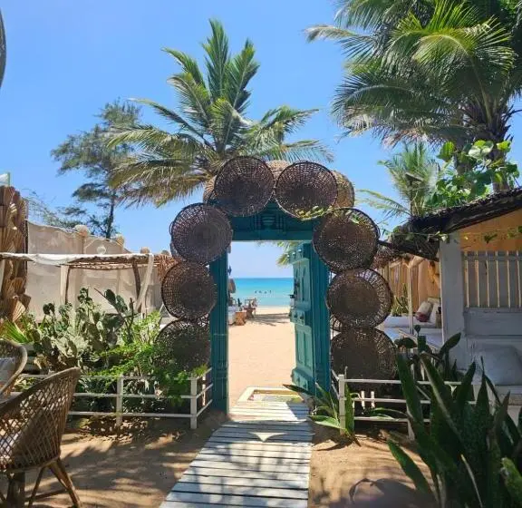 Perhehuone Merinäkymä, Memo's Beach