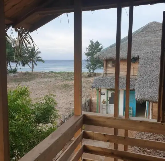 Perhehuone, Memo's Beach