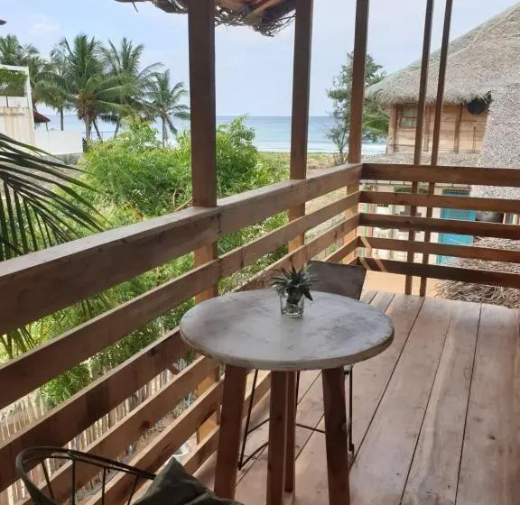 Perhehuone, Memo's Beach