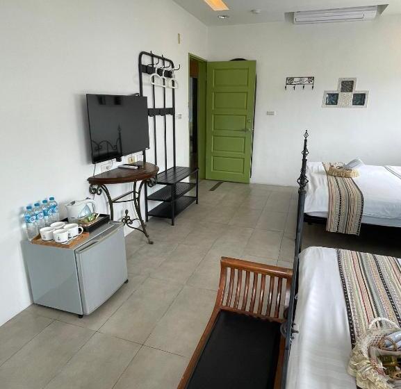 اتاق استاندارد چهارنفره با بالکن, Daydream B&b 白日夢海景旅店