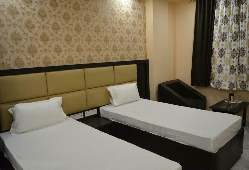 Deluxe Rum, Olive Suites