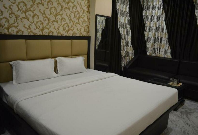 Deluxe Rum, Olive Suites