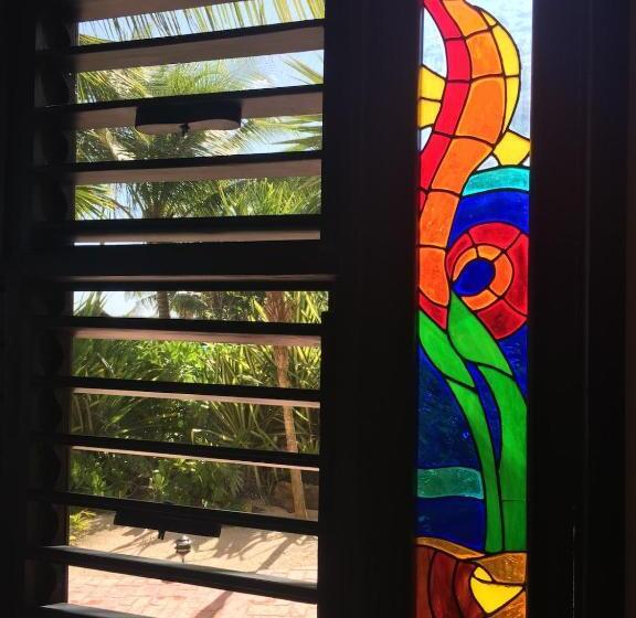 بانگلوی استاندارد, Nah Uxibal Villa And Casitas