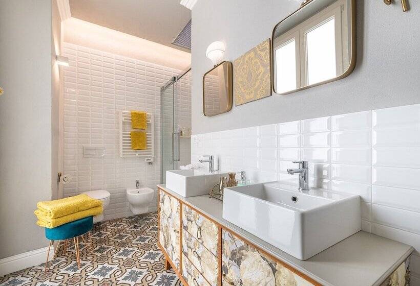 اتاق لوکس, Guest House 73