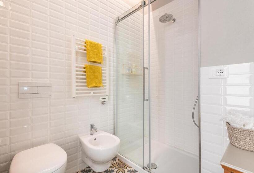 اتاق لوکس, Guest House 73