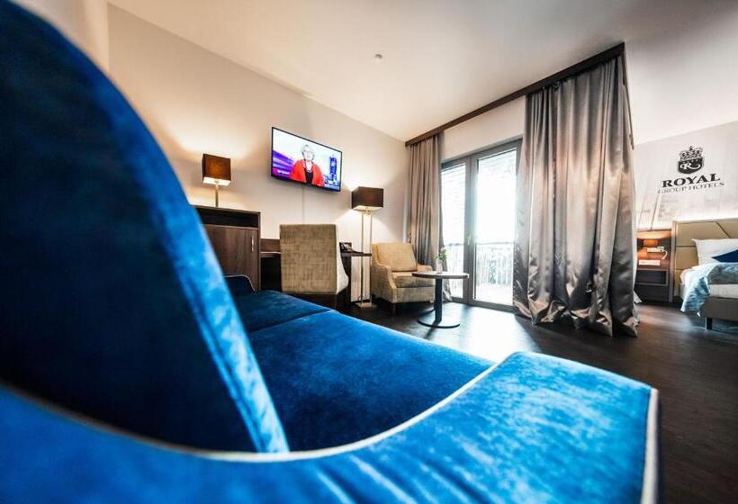 스탠다드 스튜디오, Best Western Plus Royal Suites