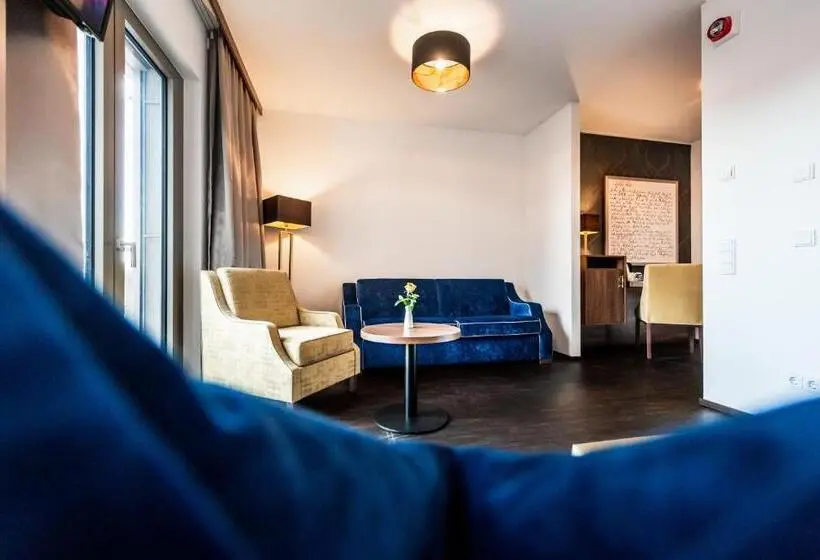 スタンダードスタジオ, Best Western Plus Royal Suites