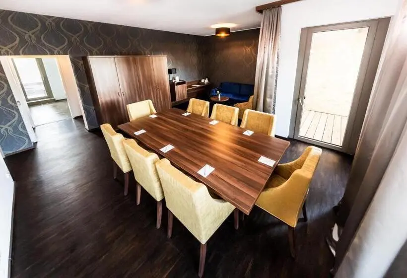 ロイヤルスイート, Best Western Plus Royal Suites