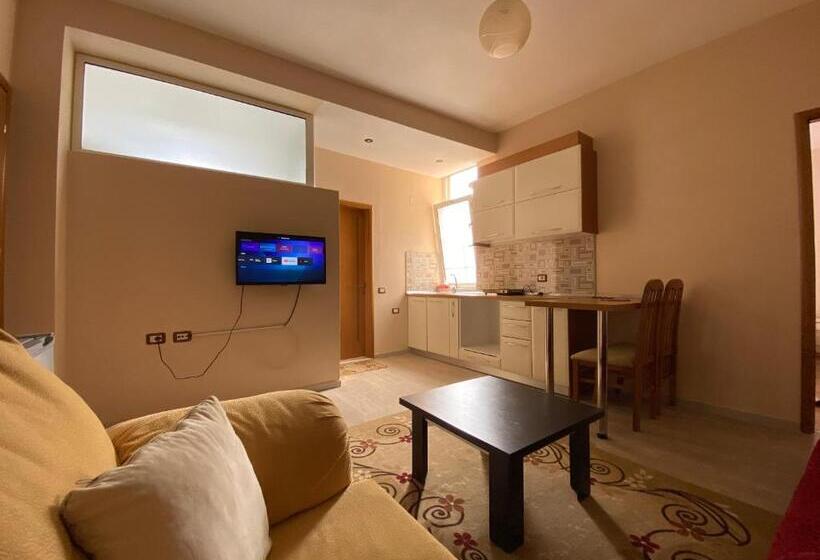 חדר משפחתי, Vila Topciu